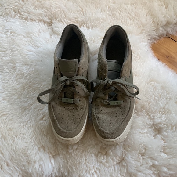 Woman’s Air Force 1 Sage Low 'Trooper' Size 10 - Picture 3 of 5